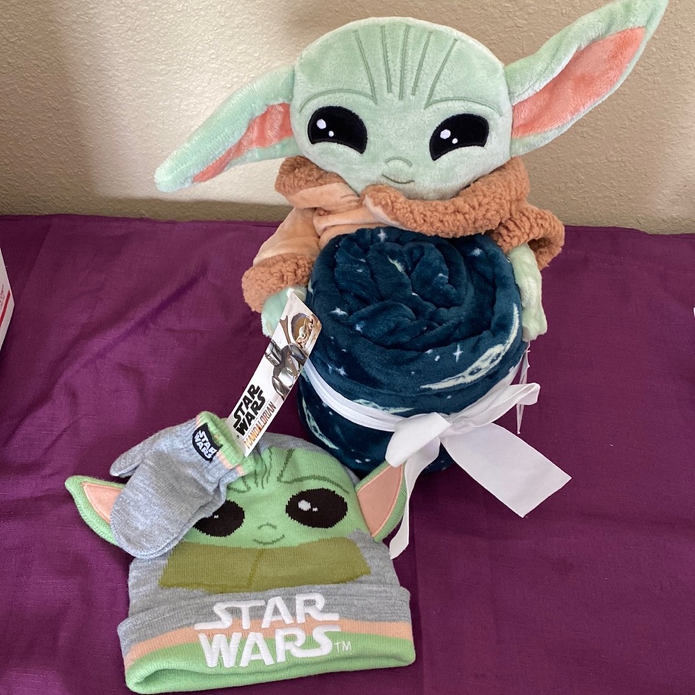 Mandalorian blanket, Beanie and gloves